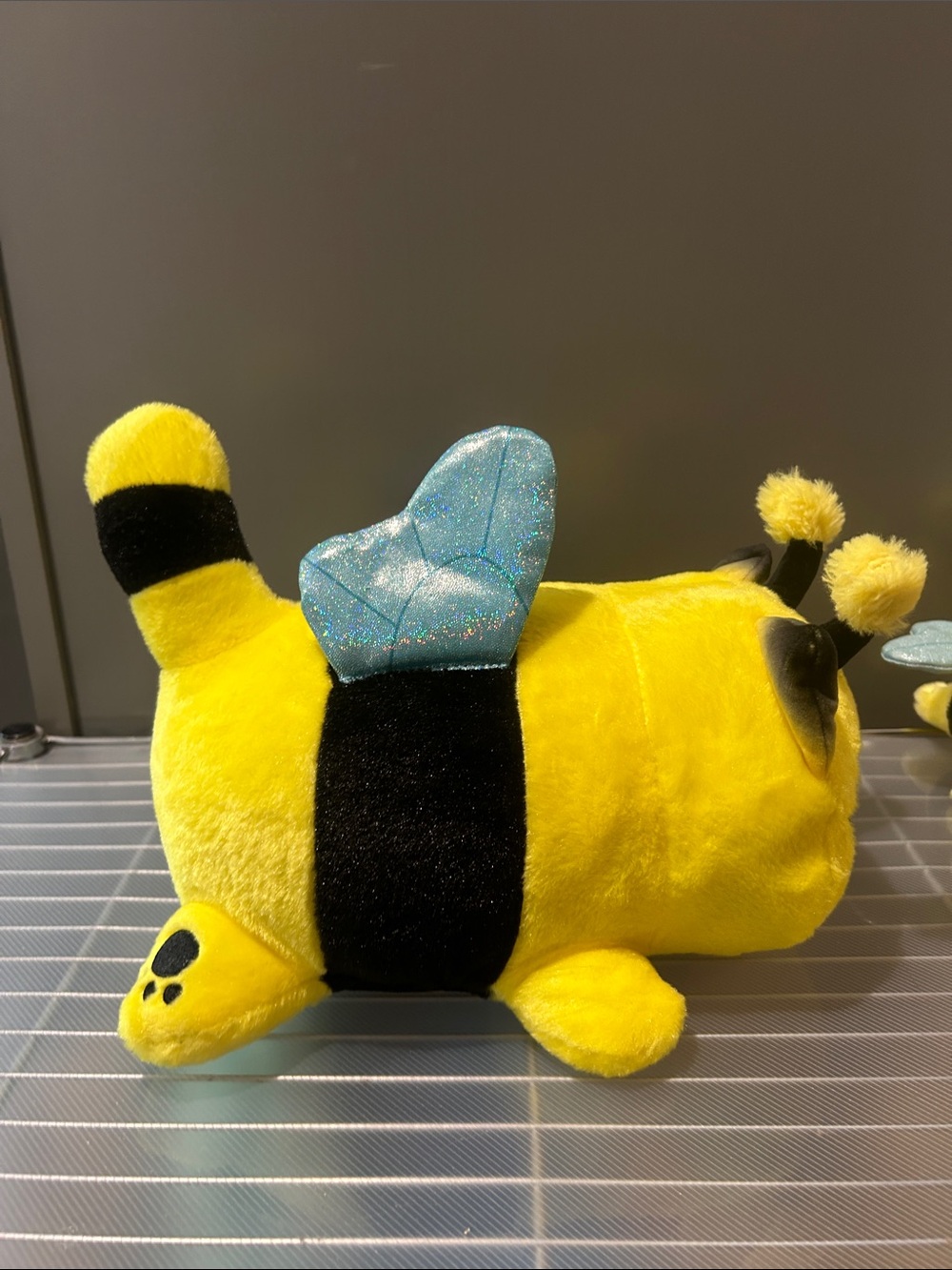 Aphmau Bee Mama Bee and Baby Bee set - Picture 5 of 14